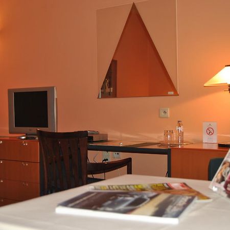 Greenpark Hotel Sint-Pieters-Leeuw Екстериор снимка