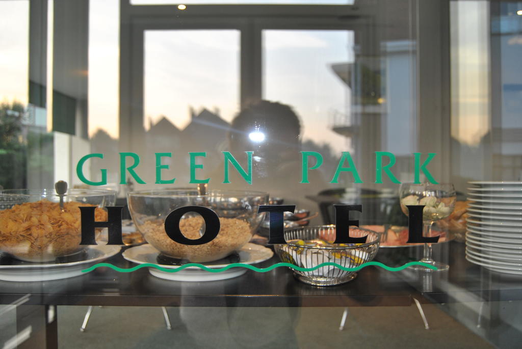 Greenpark Hotel Sint-Pieters-Leeuw Екстериор снимка