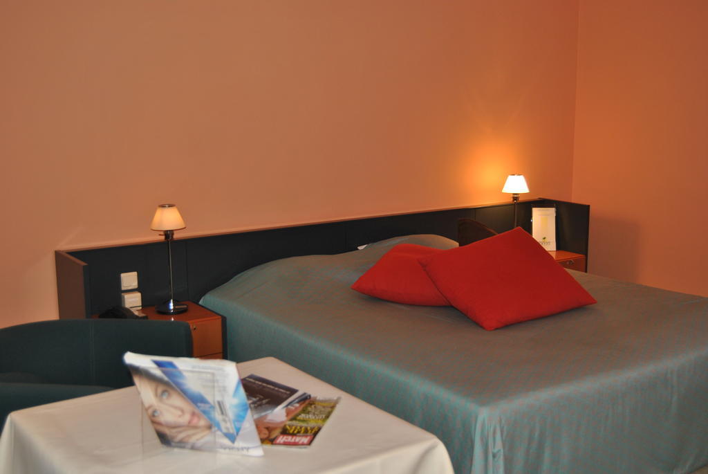 Greenpark Hotel Sint-Pieters-Leeuw Стая снимка