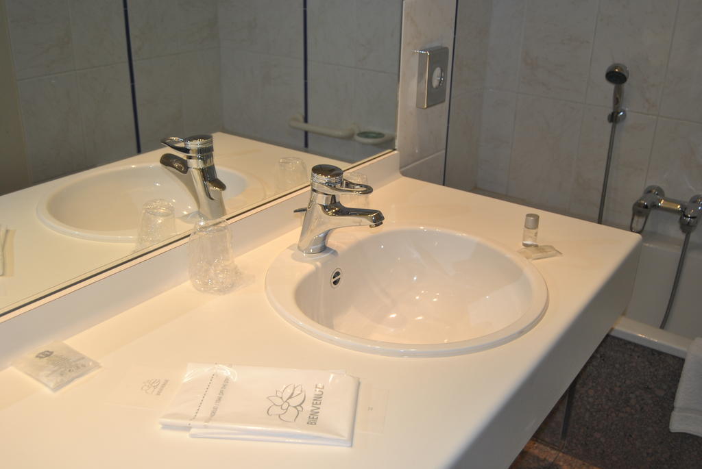 Greenpark Hotel Sint-Pieters-Leeuw Стая снимка