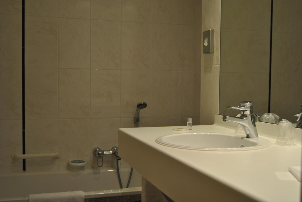 Greenpark Hotel Sint-Pieters-Leeuw Стая снимка